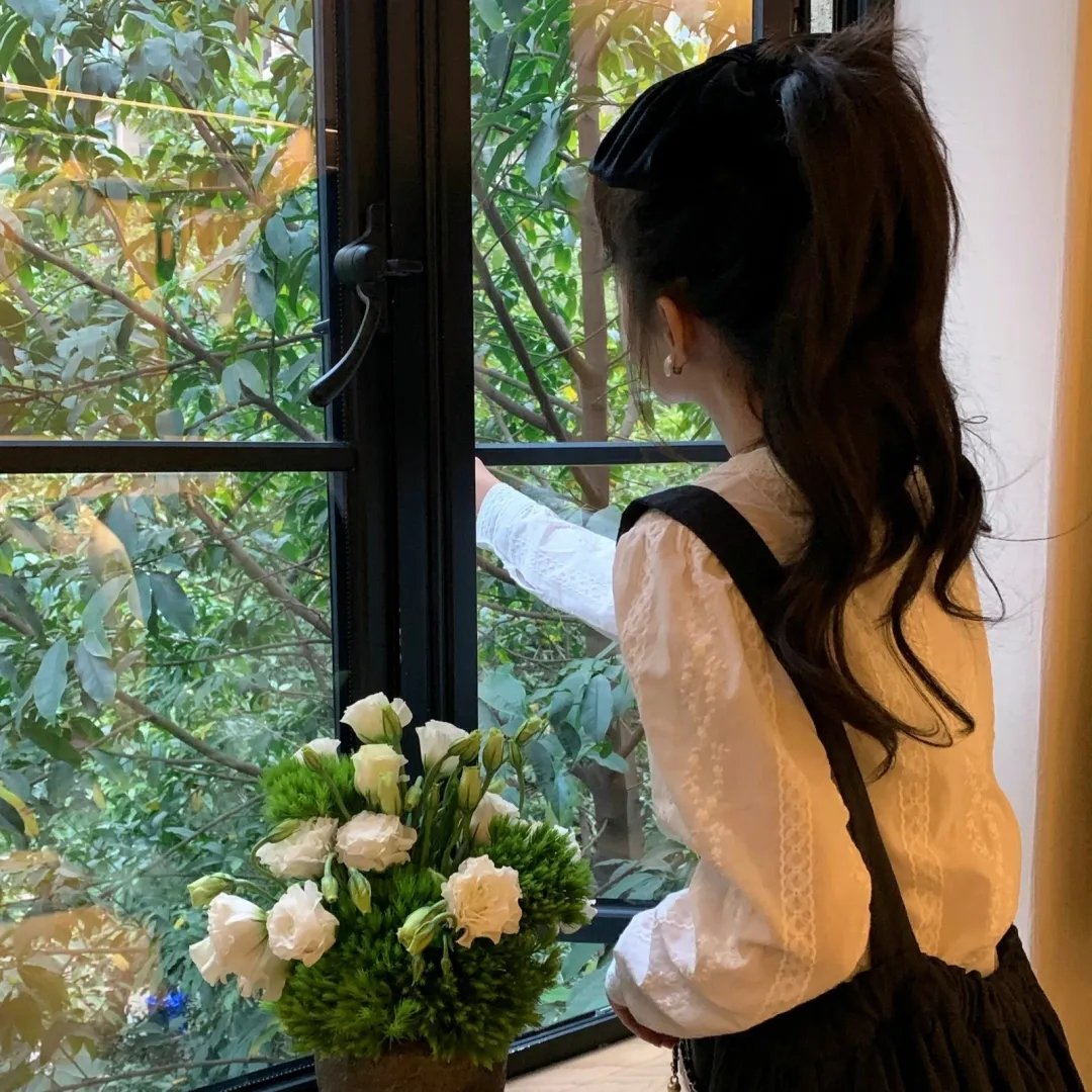 九顶假发的女孩